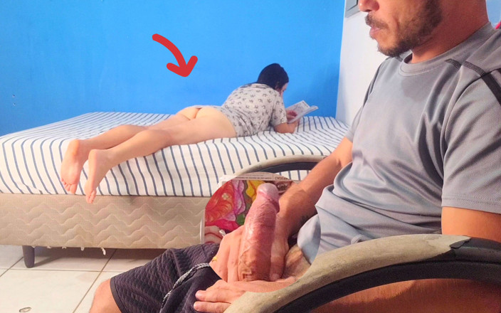 Forbidden pleasures: 의붓아빠는 충격을 받았고, 아내가 없는 동안 의붓딸이 엉덩이로 무슨 짓을 했는지 직립 자지를 가지고 있었습니다.