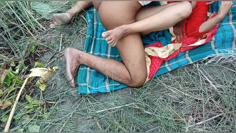 BanglaSexy24: Clear New Bangla Sex Bhabhi Fucked by Secretly Red Saree...