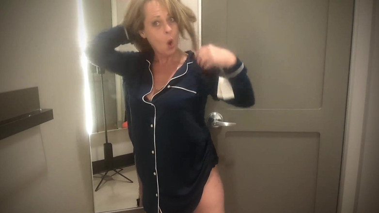 Little Linda: A milf mais gostosa de todos os tempos - Você quer...