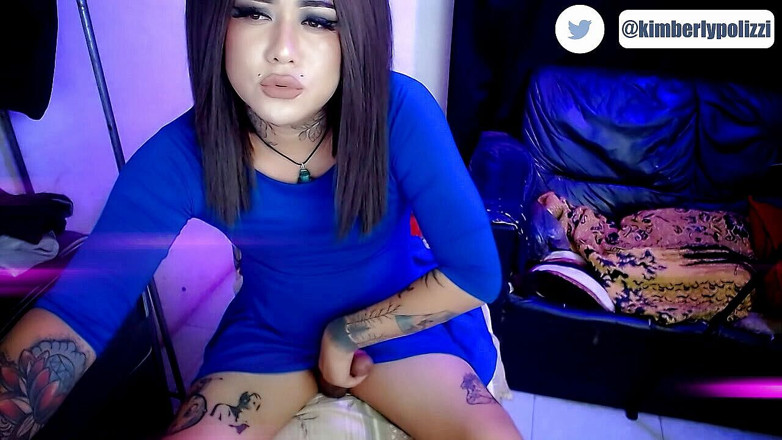 Kimberly Polizzi: Kimberly Polizzi pakaian biru
