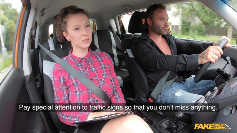 Fake Driving School: Koop een kopje koffie en neuk me