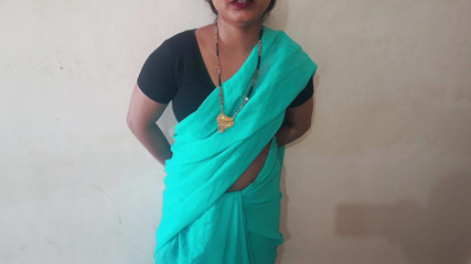 YOURAMRITA04: かわいいDesi BhabhiはDeverディックを口に吸い込み、BadroomでDeverに明確なヒンディー語でクソをクローズアップ