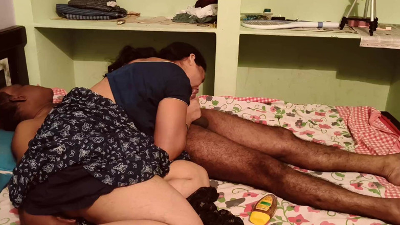 Sexy sindu: Žhavá a prsatá desi manželka má hardcore sex se svým...