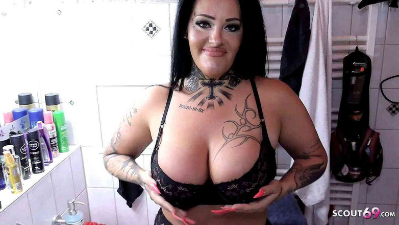 Full porn collection: Pornostar tedesca donnona bianca rimorchiata e scopata di gruppo al...