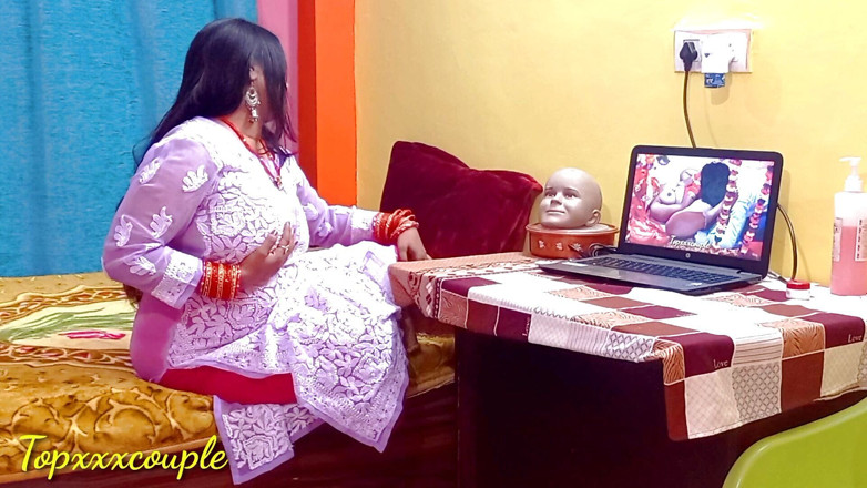 Topxxxcouple: Ateşli üvey kız kardeş izlerken üvey erkek kardeşi tarafından yakalandı