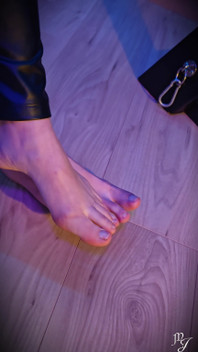 Foot Worship - Maitresse Julia