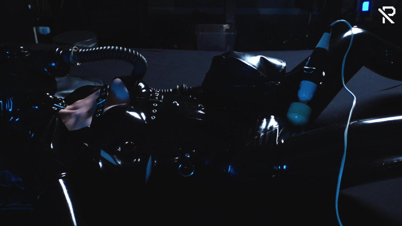 Rubber pervs: Xuất tinh trước khi bạn hết hàng