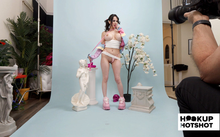 HookUp HotShot-BTS: Bts - hinter den kulissen mit Aviana Violets verführerischer Anprobe!