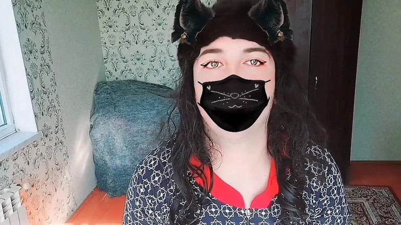 Kitty_Cross: Lieve femboy speelt met strengen zijdeachtig haar