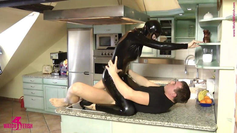 Fem Latex: Follando en vestido de látex ajustado