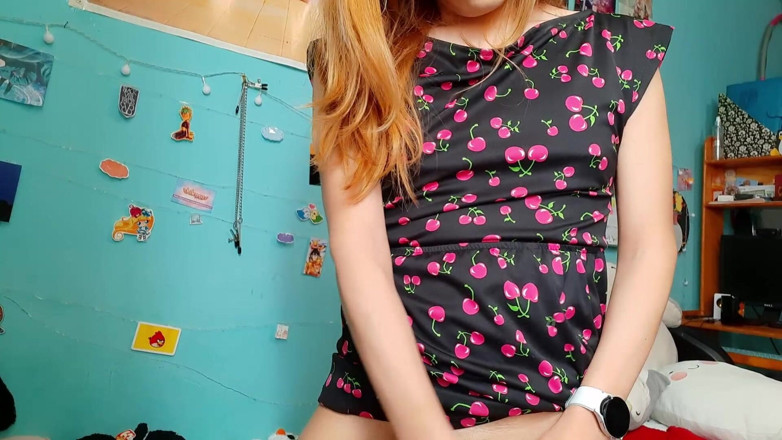 Crystal Phoenix: Chica trans con vestido sexy se masturba para ti