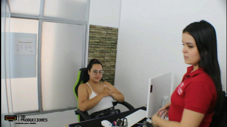 Megan Boobs: Twee lesbiennes met grote kont scharen hard - porno in het...