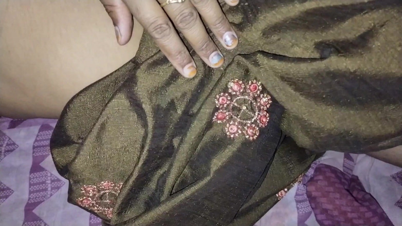 Rachna73: Üvey kız kardeşine doğum gününde hediye verdi