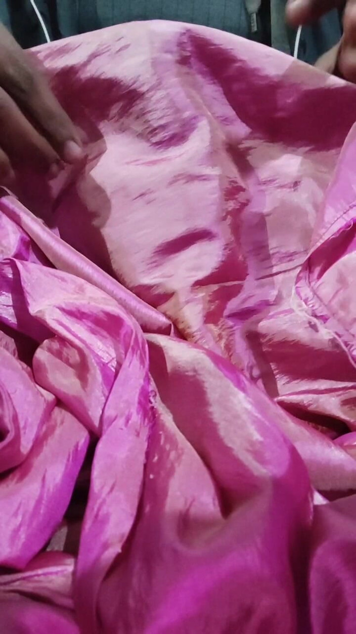 Satin And Silky: Satin Silk Handjob porn - esfregando a cabeça com cetim rosa...