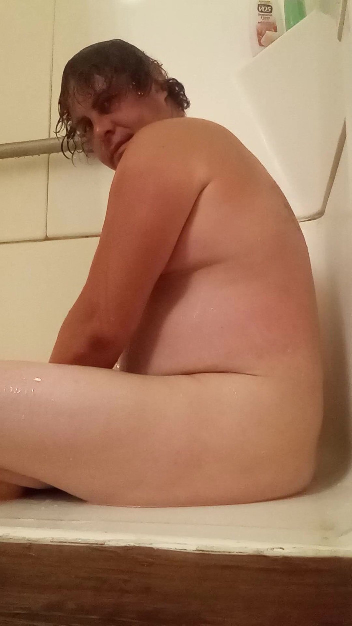 JG Risk: Ich sitze in meiner badezimmerdusche