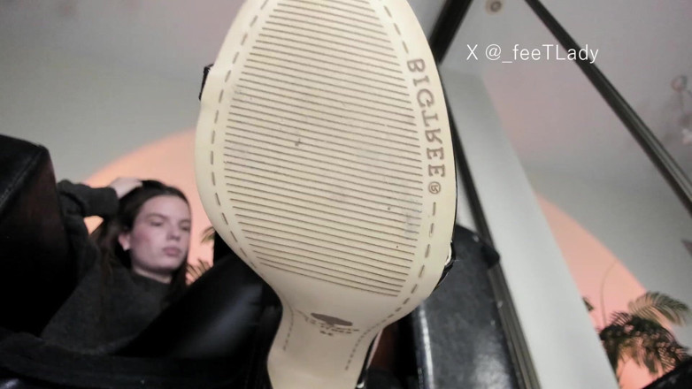 Feet lady: 하이힐 아래