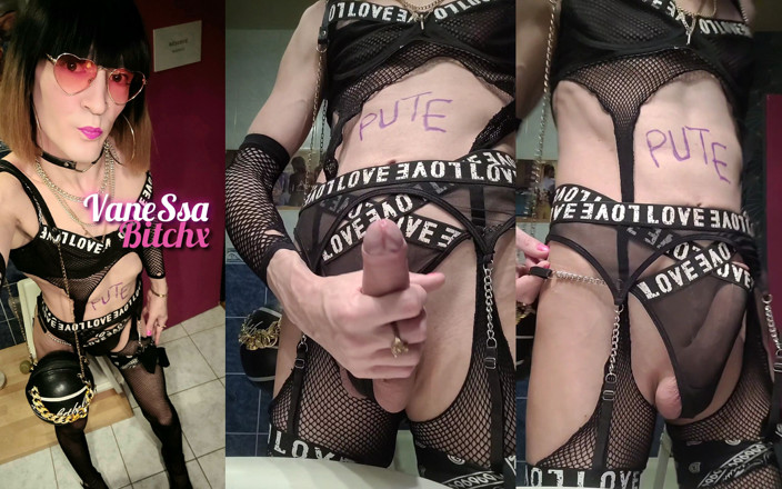 VaneSsa BiTCHx: Pakaian Lovelovelove di kamar mandi