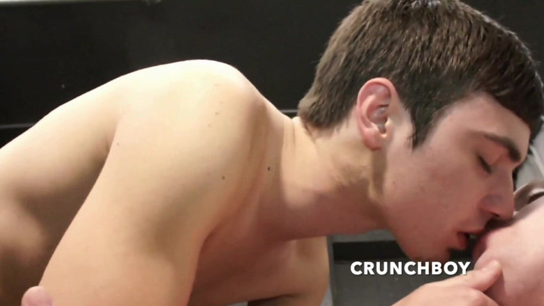 Crunch Boy: 나는 여자보다 소년을 Prefre