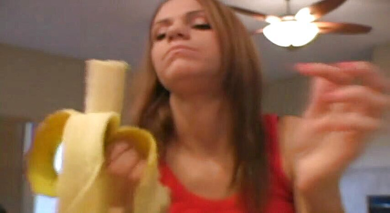 Femdom Austria: Banane taquine