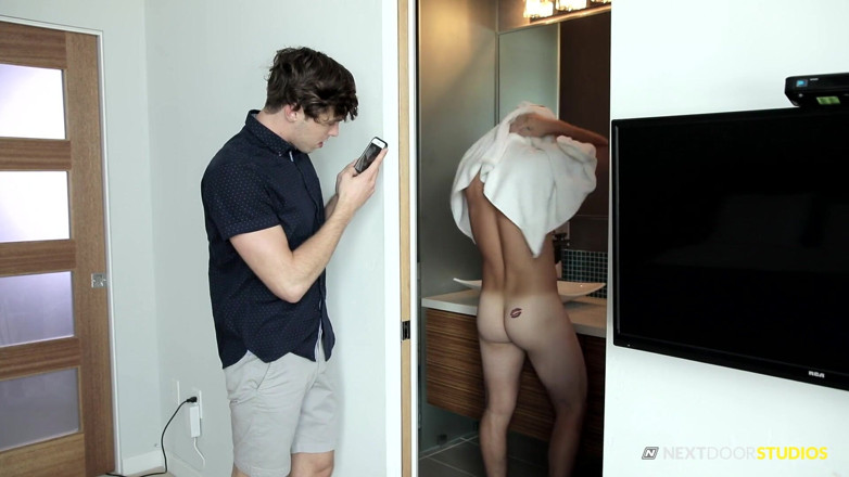 Next Door Studios: NextDoorStudios - vysokoškolačka dostane drsného čůráka bez sedla 4 špehování