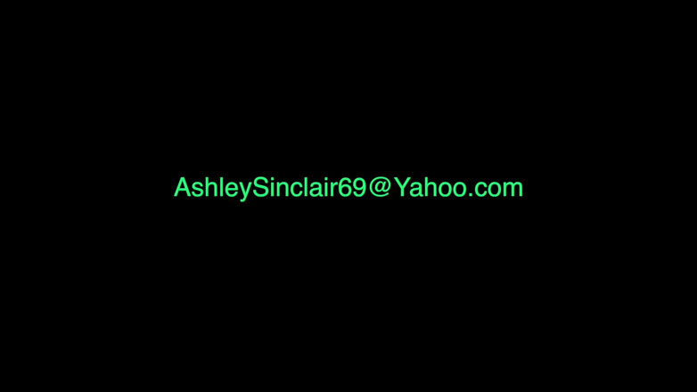 Ashley Sinclair: Роздягання біля басейну