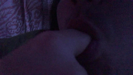 CleopatraPrincessa: Me chupo el dedo suavemente