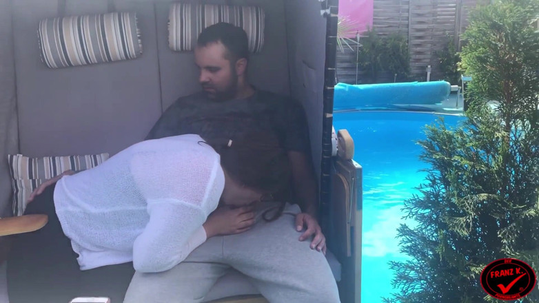 Der Pornobeamte: Holly, șezlongul de plajă!