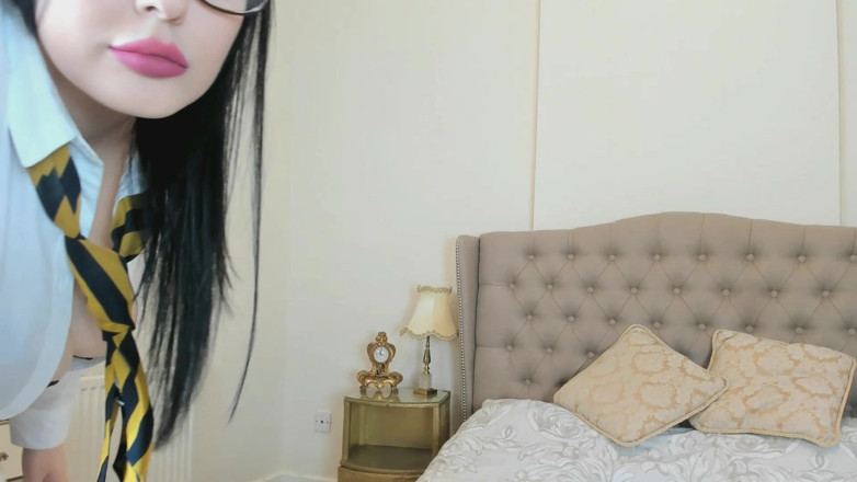LACEYLOOXXX: 校長室がお尻を叩かれて犯される