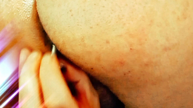 Willy Alexandru Petre: Je mets le plug dans mon cul sexy et juteux