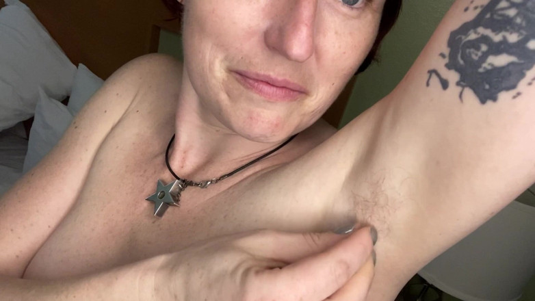 MistressWriggler: Mijn okselhaar met de hand naar buiten trekken
