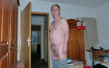 Andi Geil: Tentando se masturbar em uma cama de hotel