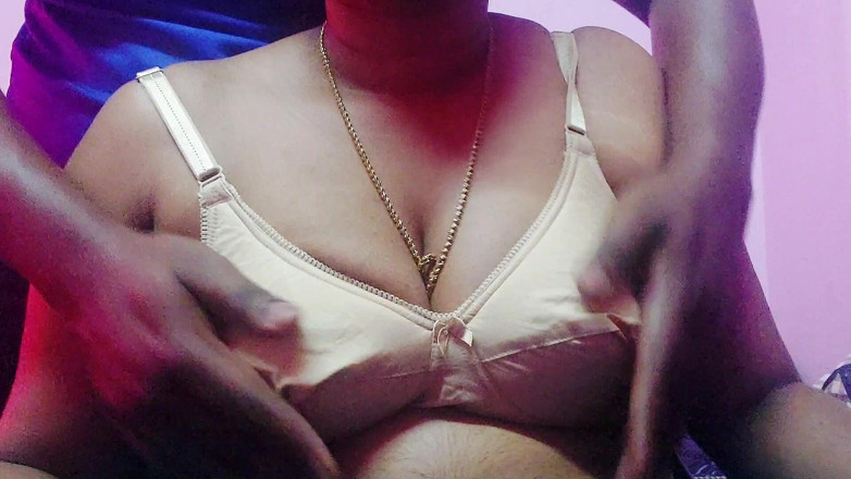 Desi Mohini: Mohini Bhabhi s přítelem přistižena při sexu v hotelovém pokoji