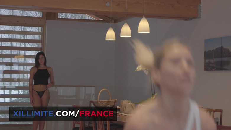 Made In France: シャレーで超セクシーなレズビアンセックス