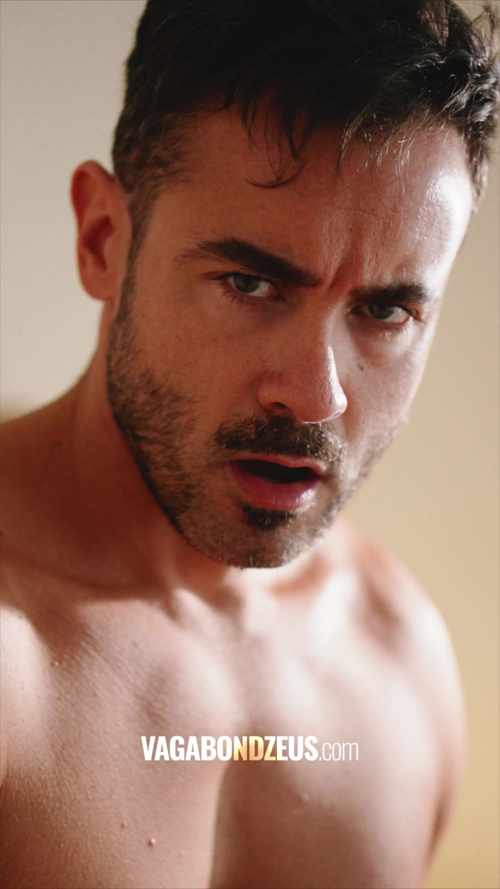 VagabondZeus - Erotic Filmmaker: Sessione Di Masturbazione Con Grande Fontana Di Sperma