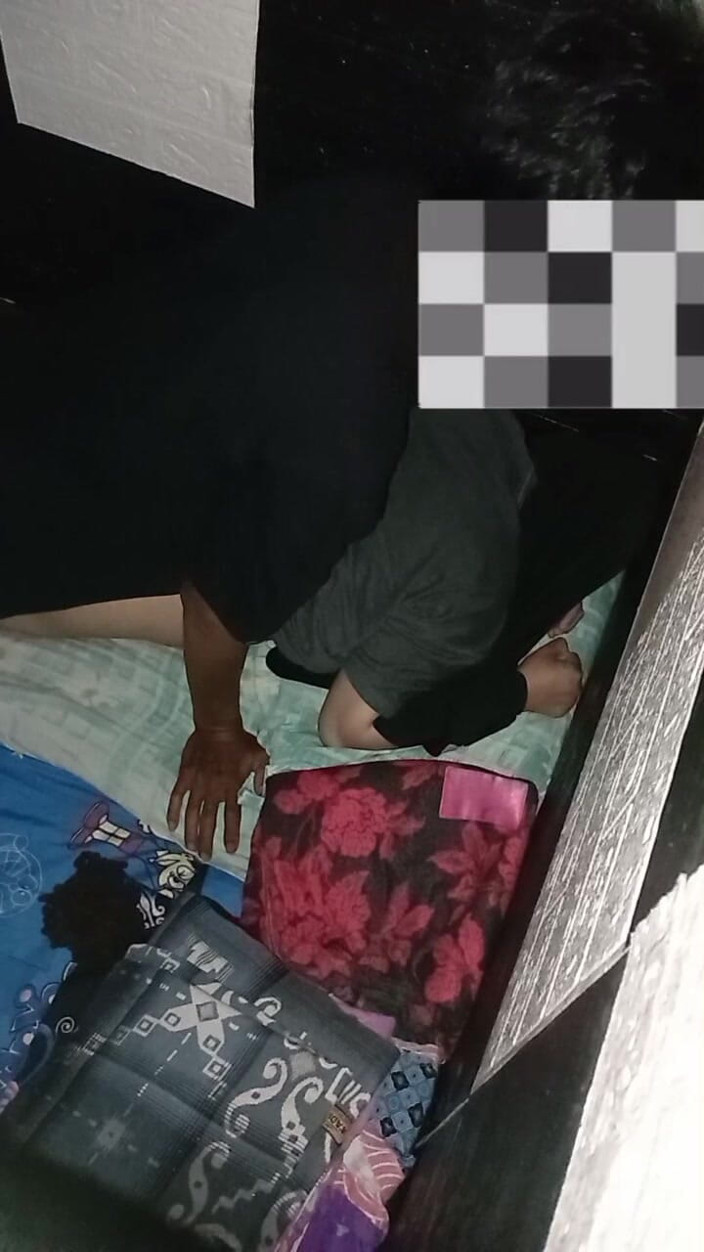 Famly sex: 히잡을 쓴 아시아 여자의 후장 그녀는 비명을 지르고 즐긴다