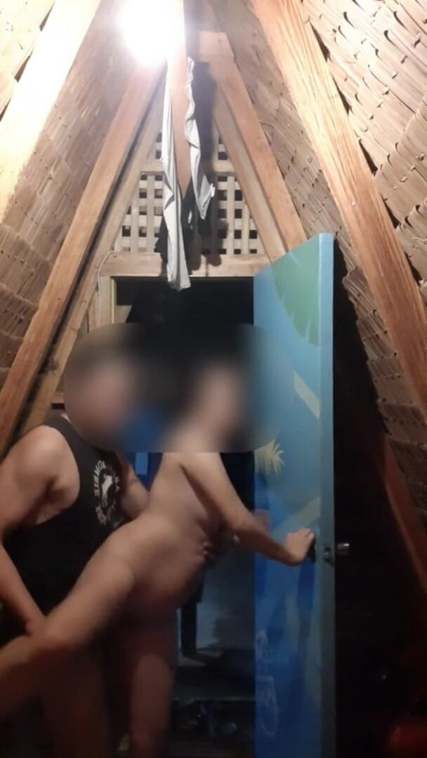 AshleyLevi: Ich habe meinen besten freund live gefickt, während truppen zuschauten