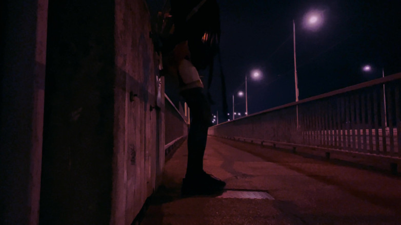 Zhenya Sissy: Cammino come una prostituta per la città notturna