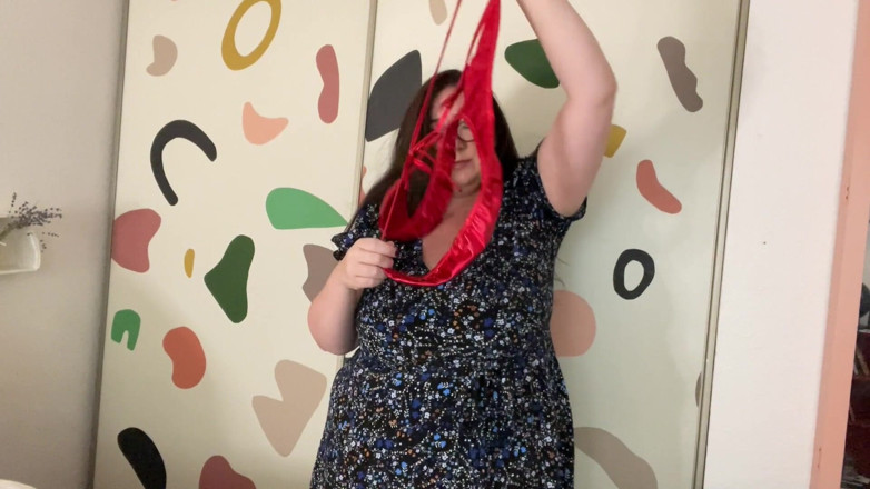 cutejayne: Il baise sa belle-mère dans son minuscule maillot de bain