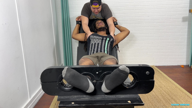 Ticklish Chubs: J Akhirnya di kerusi gelita