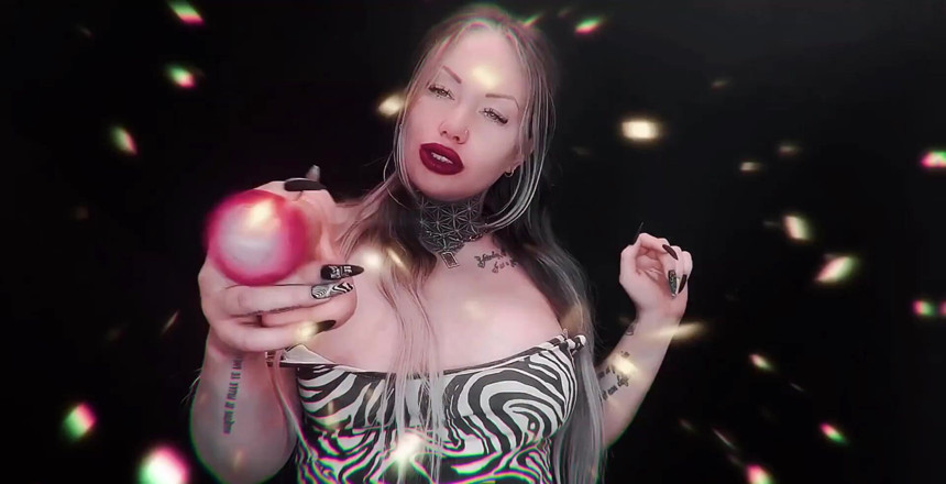 Goddess Misha Goldy: Asmr envoûtant ! Dites « j’adore la bite », bienvenue dans cette vidéo ASMR...