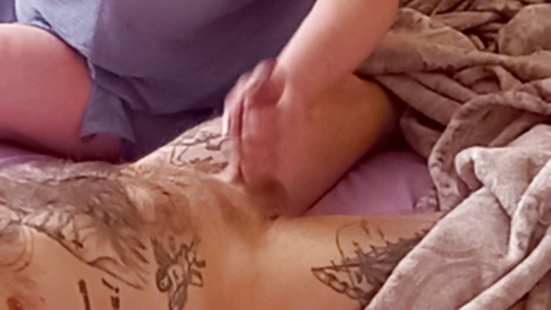 Zona901: Une grosse excitée branle ma bite