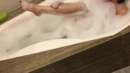 Mistress Mary: Fai il bagno con la padrona Mary