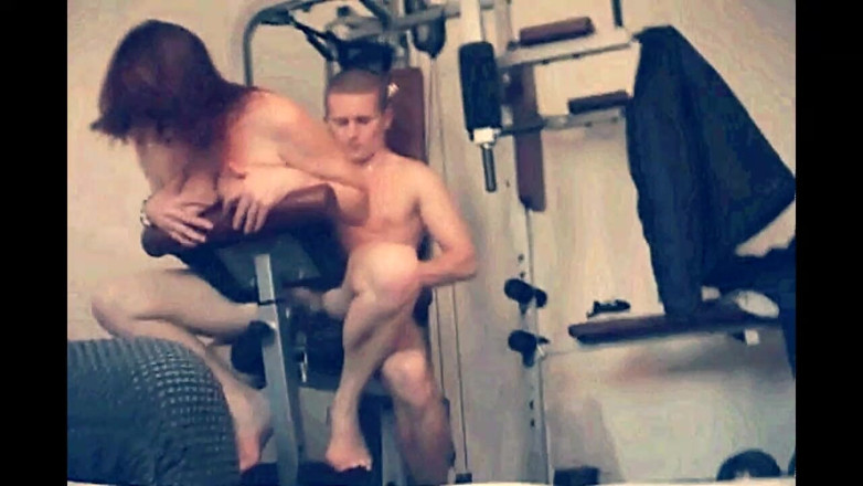 My Dirty Family: Mamele vitrege mature aleg curul peste pizdă