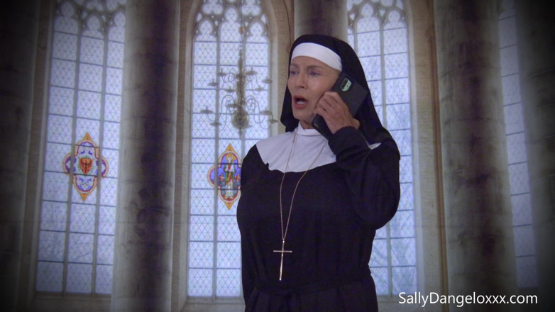 Sally D'Angelo: Une nonne coquine et son beau-neveu