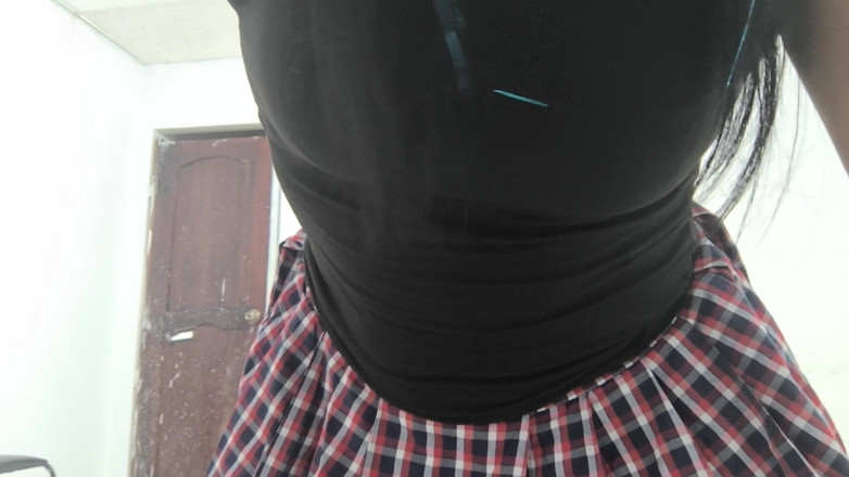 NEGRITA SEXY: Are ceva anormal în vagin!! O ciudată pe buzele ei vaginale...