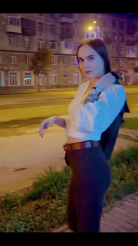 Hey, buraya gel seni öpeceğim! Gece yürüyüşleri harika, değil mi?