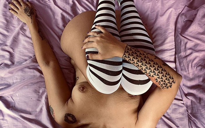 fiesta_porno: Meninas brincando com travesseiros