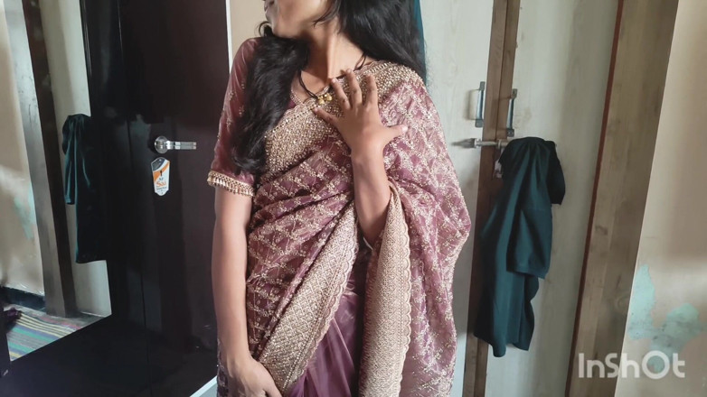Desishycouple: Shivani se masturbe pour la première fois.