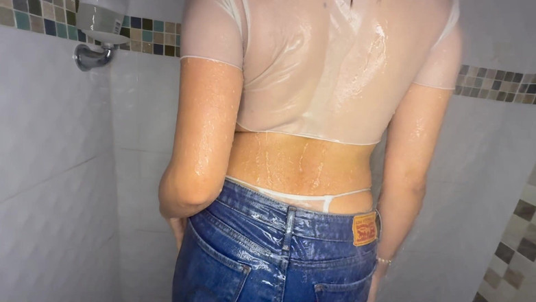 Angellkink: Unter der dusche spielen