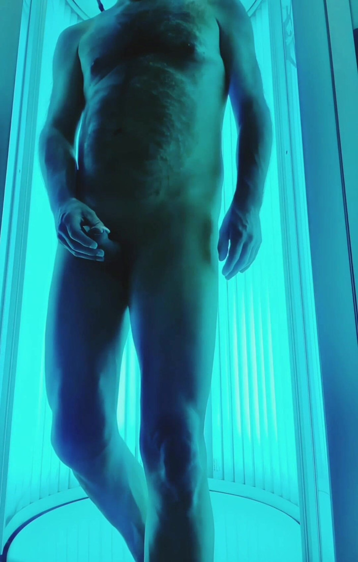 MaleModel: Tournage / Jeu dans un salon de bronzage